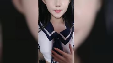 I want my dad to hug me! Big eyes and beautiful girl! Student uniform temptation, no underwear, close-up of pussy, fake cock thrusting quickly, panting and moaning with pleasure