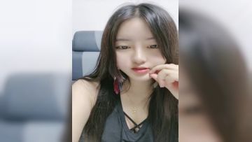 The best girl is here to save the wolf friend. The sexy and attractive big tits are kneaded by themselves and the tongue is stretched out to lick the wolf friend's big cock. The electric props are inserted into the pussy. Episode 01