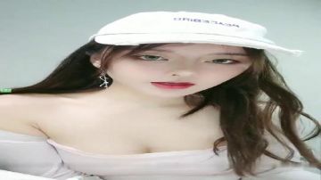 A girl with a high profile and a peaked cap is showing her sexy buttocks in the bathroom