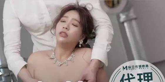 91 Domestic Model Wu Mengmeng's best man raped the bride-to-be. The best man tested the car in advance at the backstage of the wedding