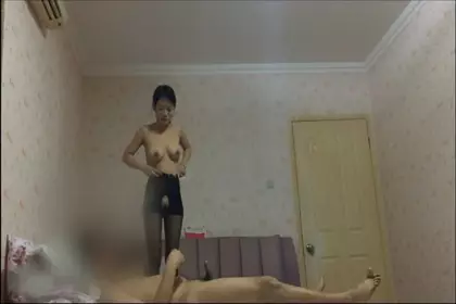 Fuck me, dear, the dialogue is lewd. The club calls a petite and beautiful female technician with black stockings. She is thin and has big breasts. She has a good service attitude and moans when she is fucked.