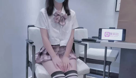 Lolita Club. A school girl was creampied by her sex friend while wearing the JK uniform bought by her boyfriend