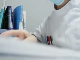 Late at night, in the duty room of the neurology department, Schrodinger's cat, the best little nurse stuffed a vibrator in her pussy to fill in the duty list. After a while, she couldn't control her lewd water dripping down, and her panties were soaked. It was so exciting