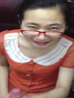 Beautiful young woman with glasses eats cock and sperm every day. What does it taste like? Is it delicious? It's so fake. Husband, you cum. You look gentle, but you are very funny. It's very contrasting. High-definition original file