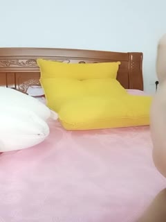 The little slut is playing really hard. Her pussy is so wet that she uses all kinds of props to double penetrate it. She screams sluttishly when her anus is penetrated by a wine bottle. The props are used to play with her pussy and make it ooze white juice. Don't miss it.