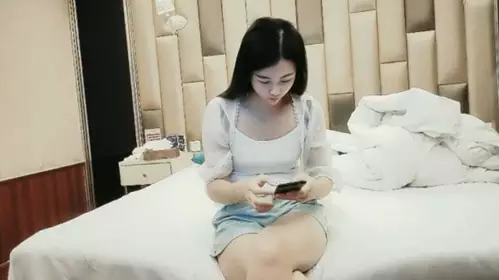 Candid super close-up perspective deep throat plug, open legs on the bed and fuck hard, push forward hard and gasp