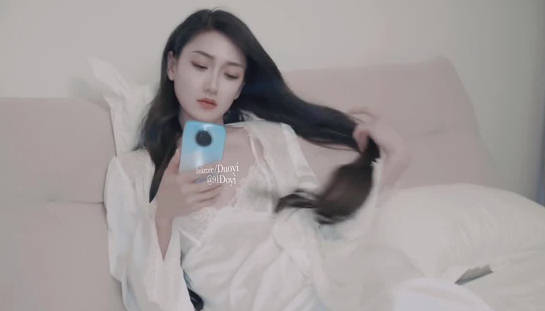 Lonely women invite handsome boys to celebrate the New Year-Duo B