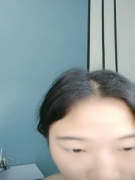 The 18-year-old Caicai will show his face to accompany you all the way after taking a bath. Hi, sexy big tits are pink and tender, lewd and passionate, and cold popsicles stimulate SAO acupoints and chrysanthemums.