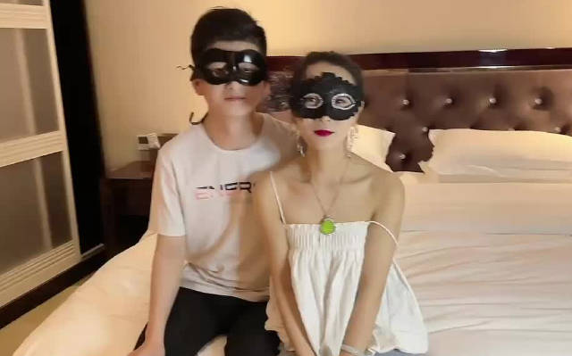 My lewd wife of the best green hat-Lijiang couple