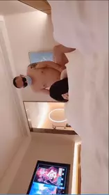 [Wife swapping best], a single male fan went on a date, licked feet, kissed and fucked, the cuckold husband recorded it on his phone