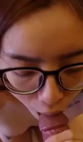 The latest hookup master, Fat Tiger, paid a lot of money to date a high-quality, highly educated, glasses-wearing hottie, showing her face throughout the whole process, and having a wonderful conversation ~ She was a top-notch body and fucked her mouth