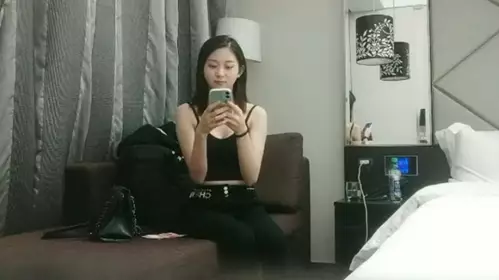 A young man named Tanhua made an appointment to fuck a beautiful young lady. He rubbed her pussy in the 69 position and made her wet while riding her. The girl couldn't stand it.