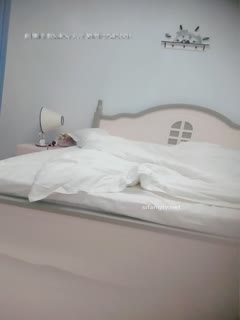 In the middle of the night, I couldn't sleep and secretly ran to the small hole in the kitchen next door to peek at my coworker's wife taking a bath. After watching, I wanted to find a street girl to relieve my anger.