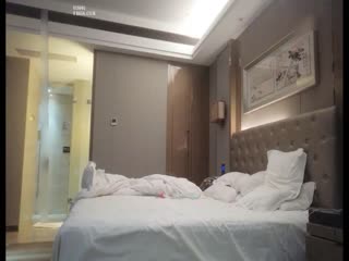 Resting with a beautiful lady in a black dress in the hotel, the girl is so attractive, white and tender, with long legs and plump body lying on the bed, I can't help but lie on it and insert it violently