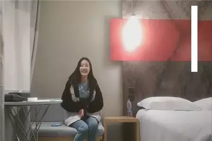 170CM beautiful legs and big breasts, sexy goddess, gray stockings are too sexy, top white buttocks swinging, crazy rubbing pussy moaning, fake cock deep throat inserted into the mouth, making the pussy keep flowing