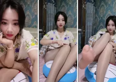 Super goddess [Green Wave Xiaoyang] This platform's number one beauty finally went to the sea, with high appearance, good temperament and excellent figure, showing off her beautiful breasts, thin waist and plump buttocks in the bathroom. She is really a stunner