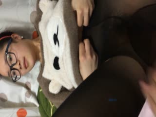 Hainan boy Hua Ge Guangxi border county hotel prostitute threesome two Vietnamese girls let two kneel down to lick the girls refused