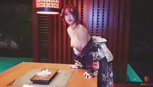 Top G-cup sweet little sister, a bit of a collection in one, big breasts, hairless pussy, twisting big ass, fingers fingering pussy oozing white juice