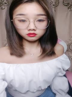 Invite my old friend to have a 3P sex with a perfect body and a beautiful peripheral beauty. She rides on the sofa and wraps a dick. It's really hard.