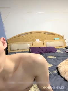 The skinny guy is alone at home with his sweet girlfriend after OO and goes home to have sex, and then presses her big ass and fucks her wildly