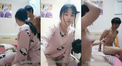 A man from the society fucked a student girl born in 2002. The girl had a plump figure and a big ass. She was young but had a strong desire. There were also artistic photos hanging on the wall.