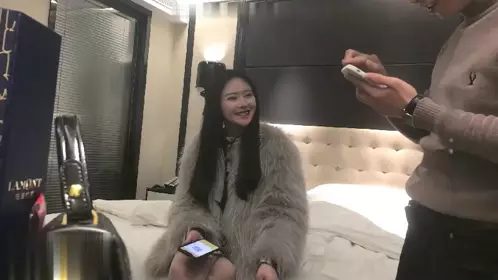 Xiaomi 1.8k is extremely cost-effective and has a high appearance value. Sexy royal sister, lifts up her short skirt, touches her pussy, deep throats and thrusts hard