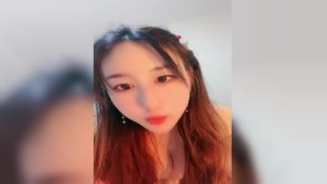 The pink girl showed her face live, followed the instructions of the wolf friend, stripped naked on the bed to seduce the wolf friend, raised her ass and spread her pussy for the wolf friend to see, the interactive wolf friend kept flirting Episode 01