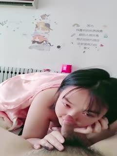Lively and cute 00s short-haired fat girl, plump and beautiful, big ass is so pleasing, slapped several times in a row