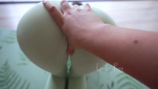 Big tits and big ass beauty wearing yoga pants and shaking her big ass. The guy who saw it couldn't stand it, so he took off his pants and drove without a condom to produce white juice