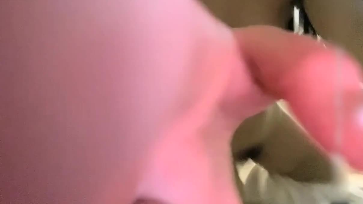Slutty girl eats cock until her makeup falls off_HD