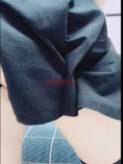 Sexy internet celebrity anchor Meng Yanyan's sports car welfare drama shows that she forgot to bring her keys after get off work and waited for her mother to come back from the neighbor's house opposite, deliberately seducing the neighbor to have sex on the sofa!