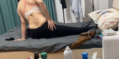 Mom's yoga couture silk broken copper into the cock to fuck the water hole