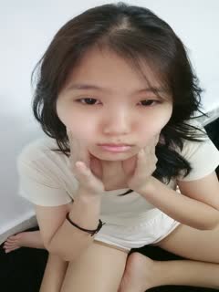 The innocent girl showed her face and wanted to get the wolf friends' gifts. She took off her clothes and showed them to the wolf friends.