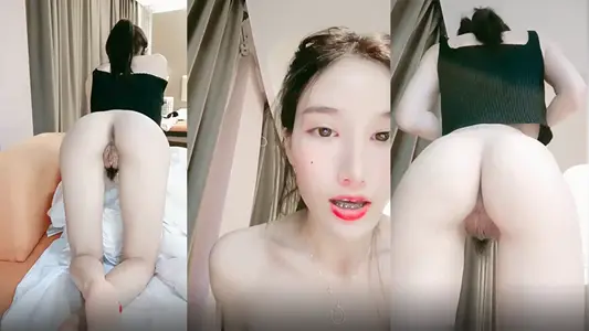 [Pure Ass] The little sister of Meixue was tempted by herself today. She cocked her buttocks without underwear, kneaded her tits and looked lewd. She stood facing the camera and broke her buttocks.