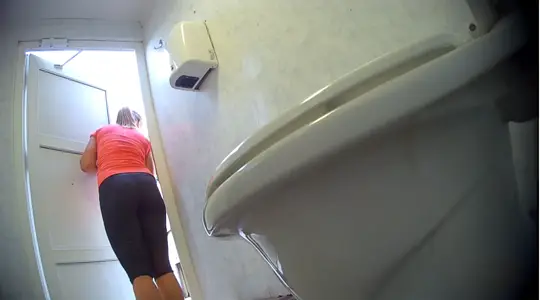 @ 20208689021 User Uploaded: Toilet Steals Photoshoot Foreign Girls and Young Women Urine