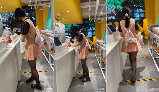 @ 20208689021 users upload: walking inside eight characters! Black Lori!