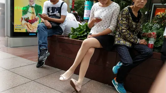 @ 20206569453 User Upload: Copy the bottom of the young woman's skirt with the photo