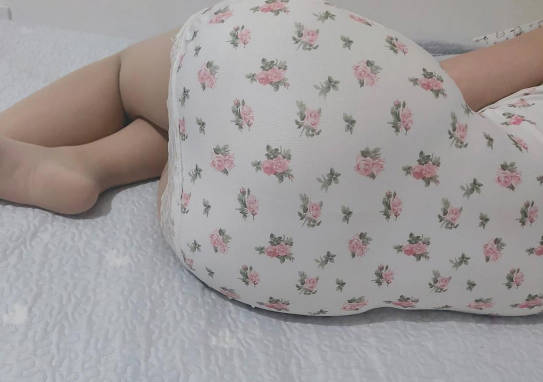 The daughter has a boyfriend and cries for the last time.