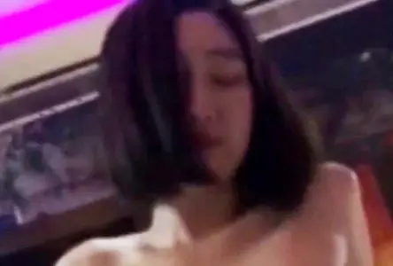 The short-haired coquettish seduced her best friend's boyfriend.!