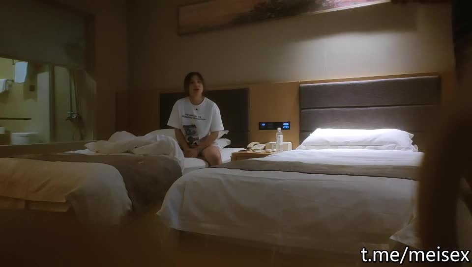 [Hard Fuck], in the afternoon, she looked like Zhang Hanyun's little sister, with full marks on her breasts, lifting her jade legs and inserting them on her side to make her happy.