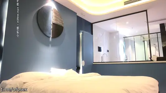 The younger sister who just graduated from primary school, the campus goddess, is pure and immature. She cried so much that she didn't want to kiss her tongue. Her graceful figure is worth the price.