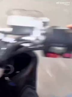 The hutong is making trouble, and now I 've met my opponent.