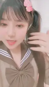 JK's new year's double ponytail cute sister lifted up her skirt and took off her underpants. This ass is too attractive to force her to be pink and tender.