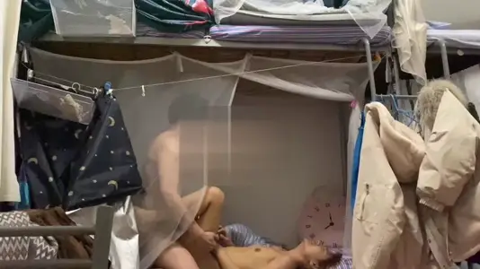 Hospital dormitory cheating record! Pure short-haired sister was secretly shot inside to stimulate the scene