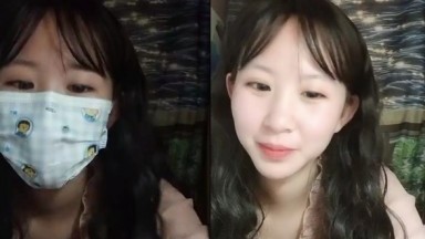Pure female students late at night dormitory to earn extra money! Giant milk powder tender small hole jump egg masturbation, dirty water flooding wet bed sheets