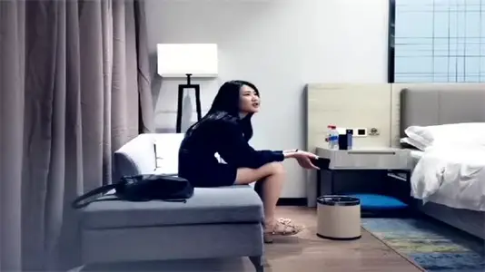 9 the total national flower exploration series gourmet high-end peripheral black silk short skirt student sister hotel was secretly photographed by the tide blowing and spraying water non-stop