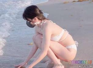 Seaside Dressing Room-Doll Sister