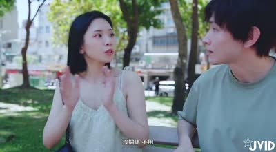 Cute sister netizen super contrast riverside car shock