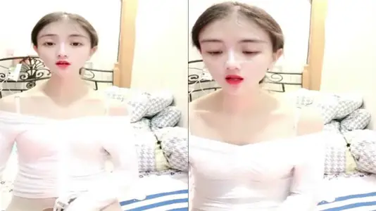 Pure school flower Meng Xin cherry late night part-time live leak! The ultra-high color value seducing you