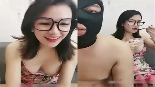 Black-rimmed glasses coquettish royal elder sister seduce eldest brother at home, fiercely pumping in the waves constantly!